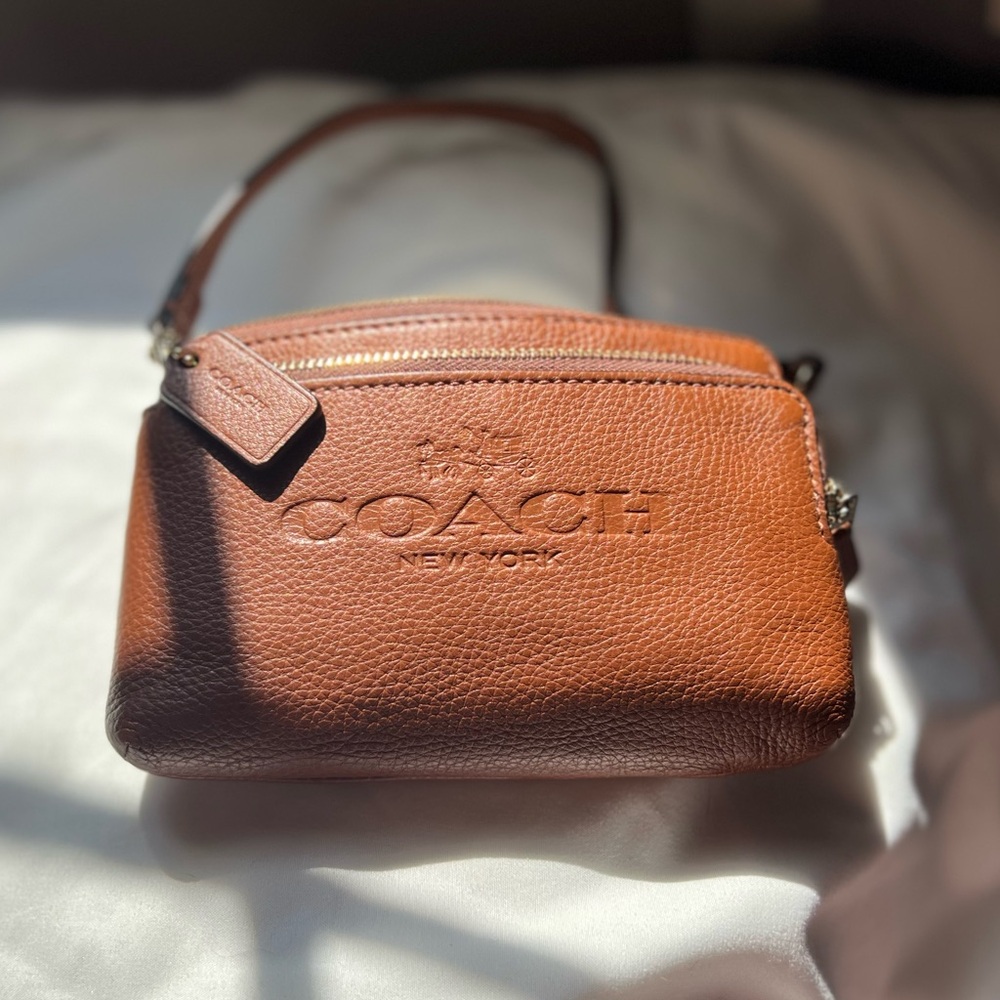Coach Double Corner Zip Wristlet Pebbled Leather F52556